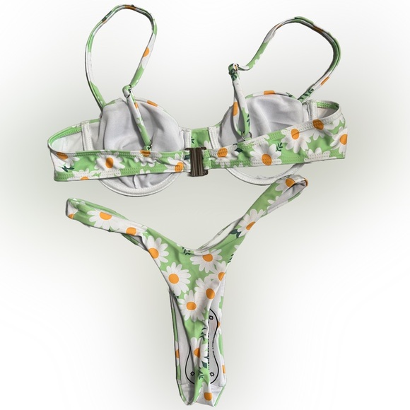 Green Floral Underwire Cheeky Thong Bikini Set - Picture 3 of 11